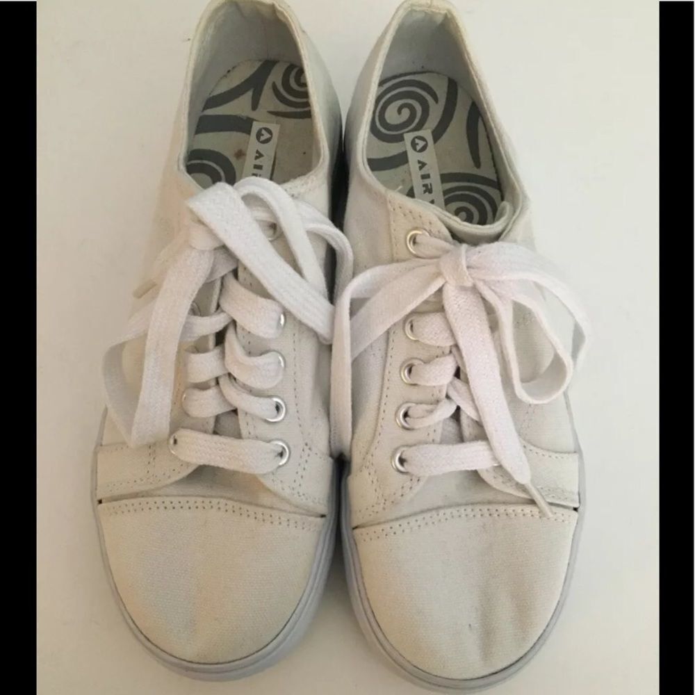 Airwalk White Canvas - Size 7 Gently Used Sneakers